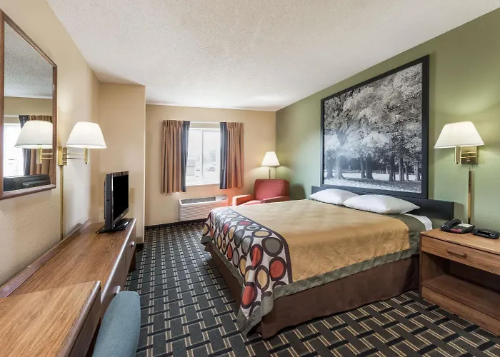 Super 8 By Wyndham Greenville